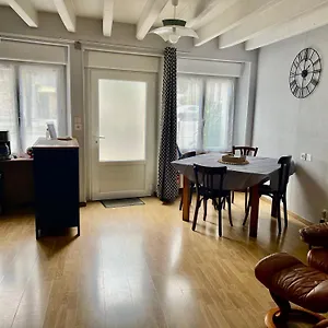  Hébergement de vacances Maison De Bourg Sans Jardin